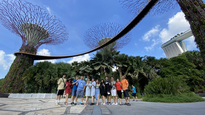 Đội ngũ A Cộng du lịch Singapore T5/2022