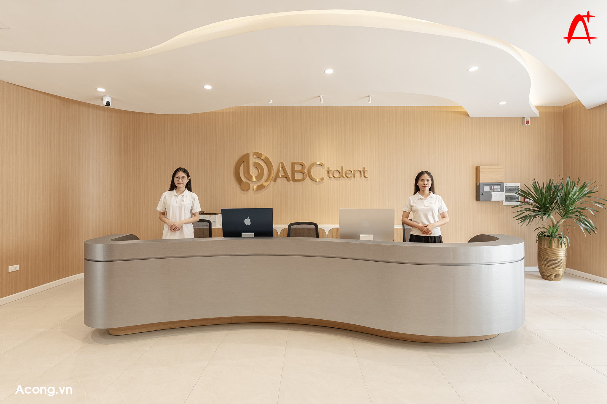 Quầy lễ tân tiếp đón của ABC Talent